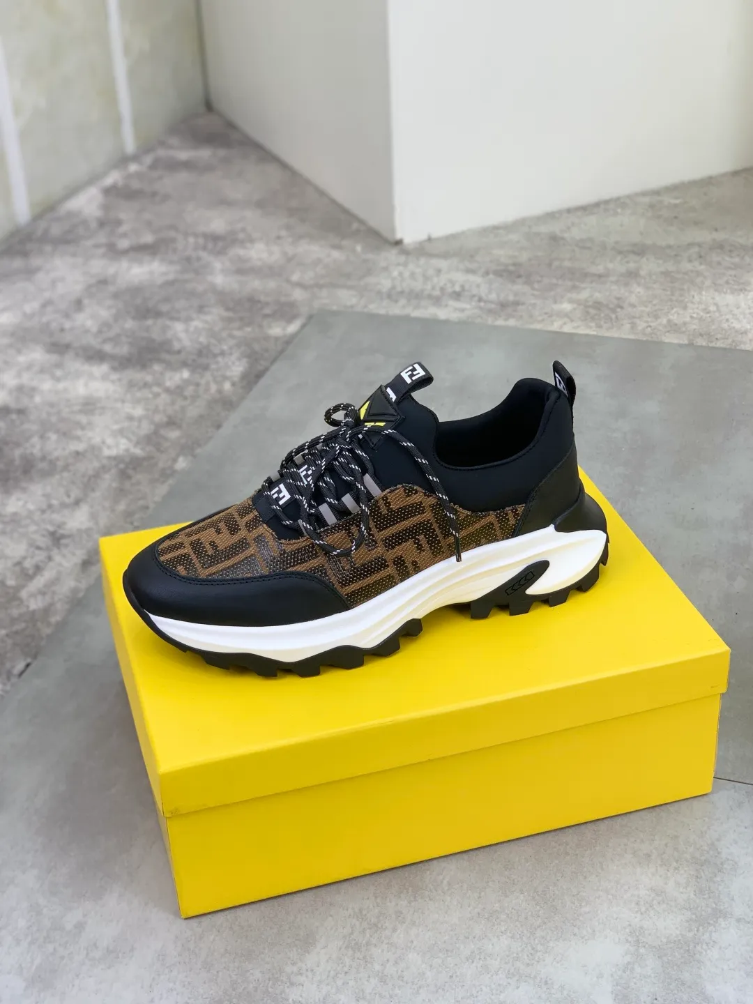​Men's shoes 💰P440 💰【New】Little monster 🆘 New FENDI 🕶️🕶️Simple routing effect, showing an elegant and cool driving shoe 🎬Using imported calfskin + first-layer pigskin lining🐂Excellent material🎬Detailed workmanship 🤗Comfortable foot feel➰➰. ​Pair it with any outfit to show your taste and temperament, low-key luxury ♻️Design ​simple and elegant ​noble and fashionable 🍃​Very loved and favored by trendy men 💓❤️Size: 38-44 (45 customized) 3️⃣ colors available